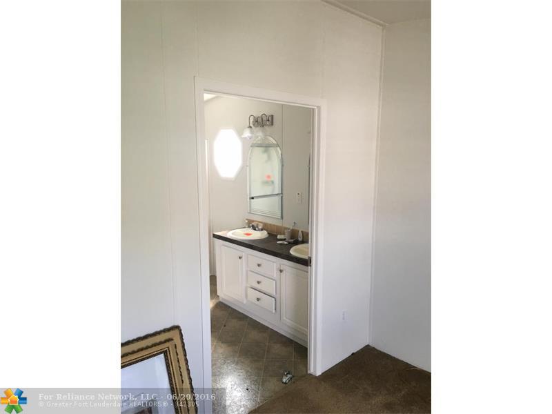 8520 SW 20th Ct, Davie, FL 33324