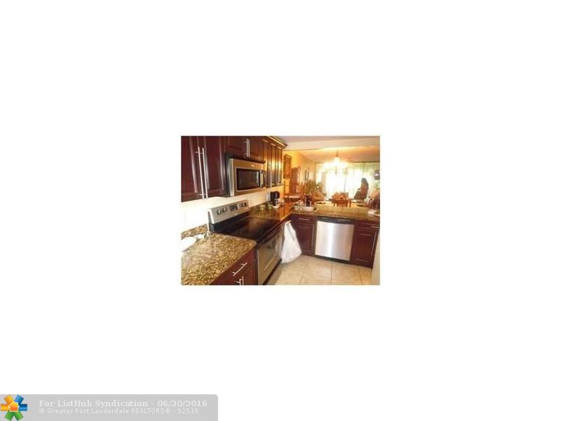 9325 Lagoon Pl 106, Davie, FL 33324