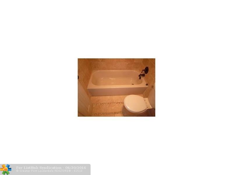 9325 Lagoon Pl 106, Davie, FL 33324