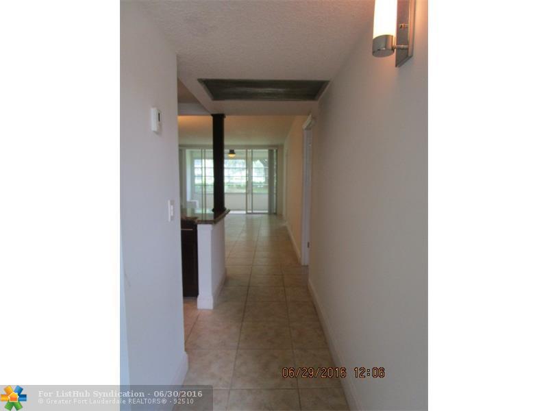 9325 Lagoon Pl 106, Davie, FL 33324