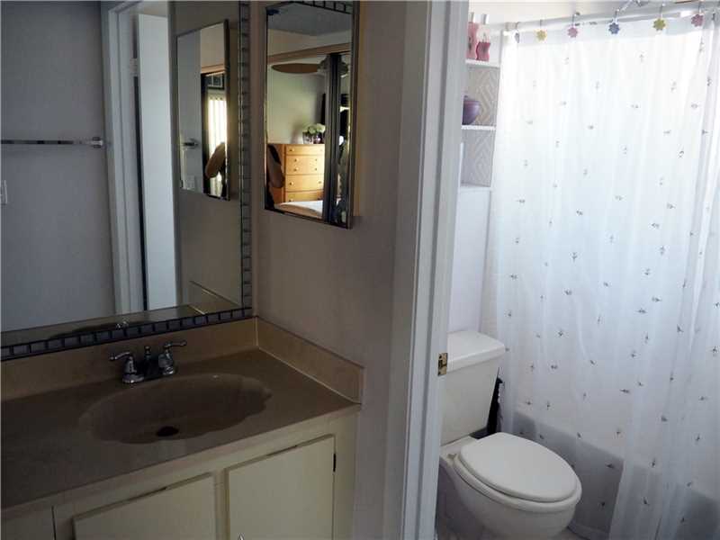 9831 NW 3rd Ct, Plantation, FL 33324