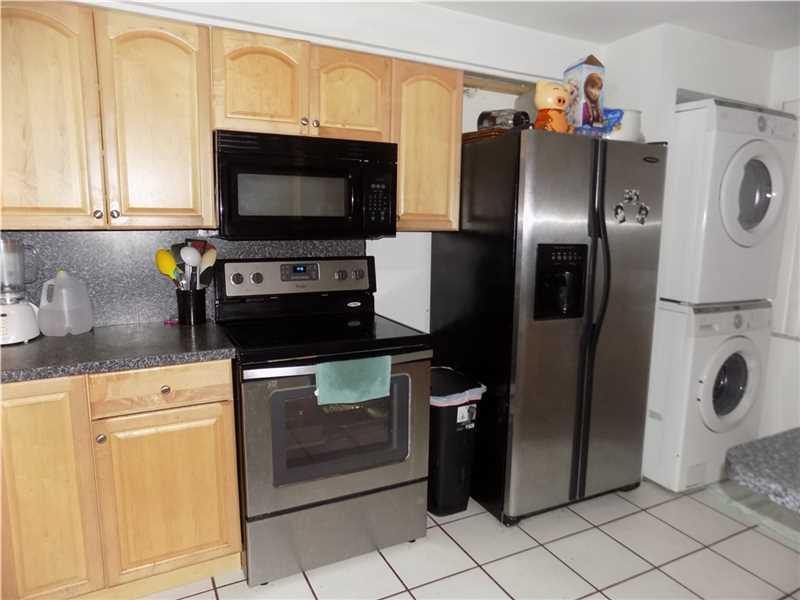 450 Commodore Dr # 207, Plantation, FL 33325