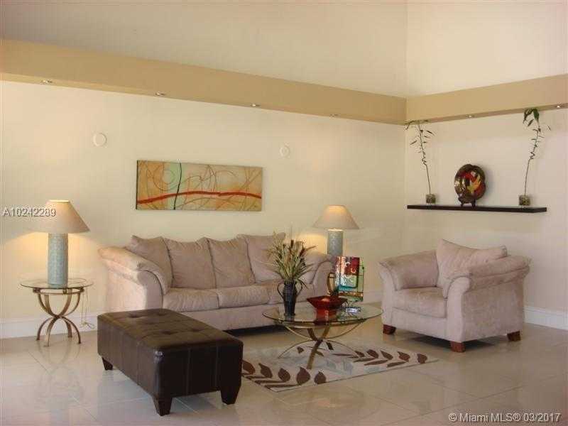 100 Lakeview Dr 208, Weston, FL 33326