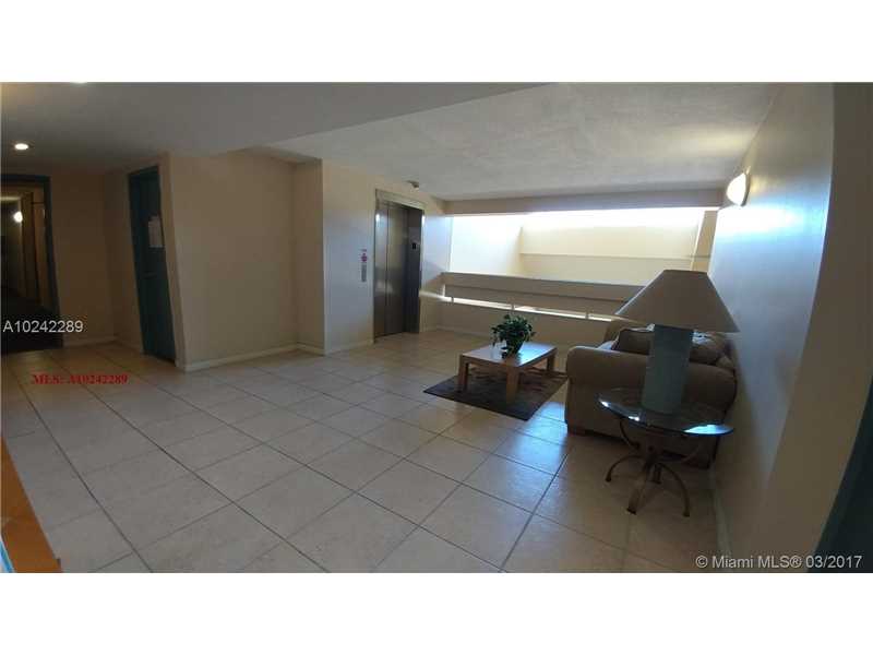 100 Lakeview Dr 208, Weston, FL 33326