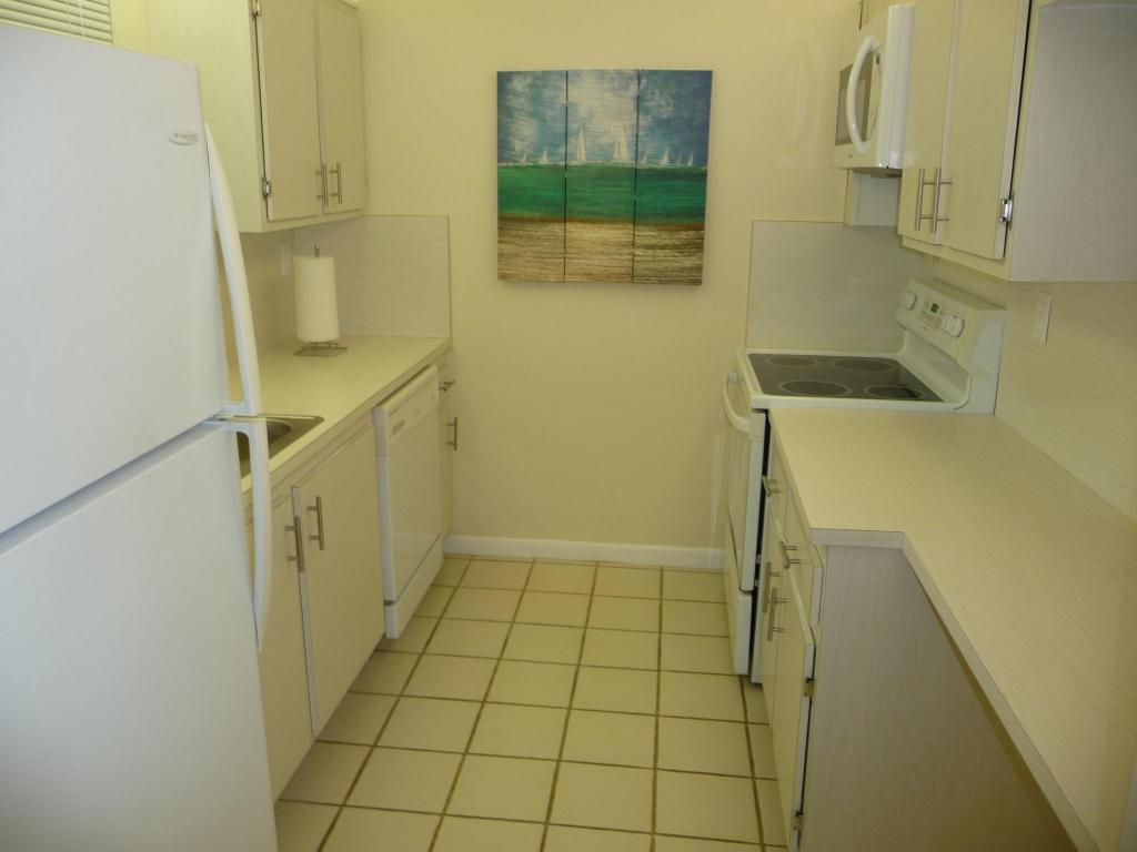 151 Lakeview Drive, Weston, FL 33326
