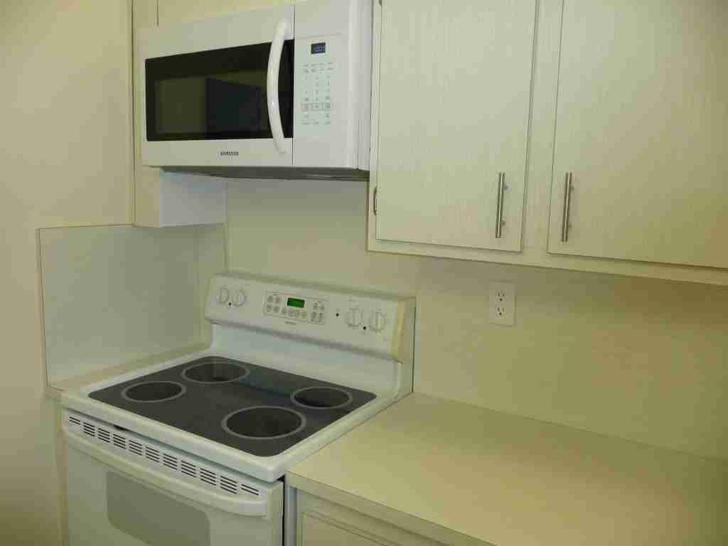 151 Lakeview Drive, Weston, FL 33326