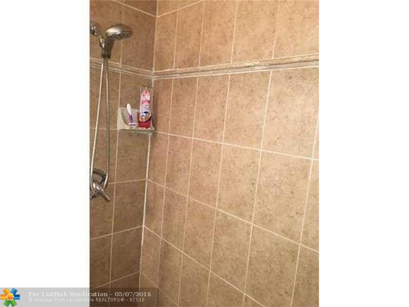 15718 E Waterside Cir 202, Sunrise, FL 33326
