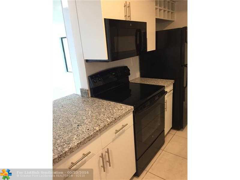 220 LAKEVIEW DR 309, Weston, FL 33326