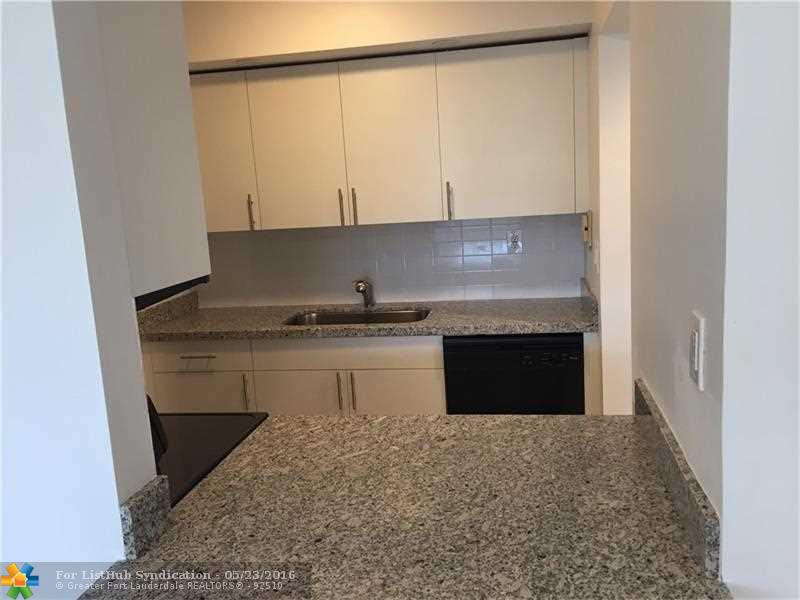 220 LAKEVIEW DR 309, Weston, FL 33326