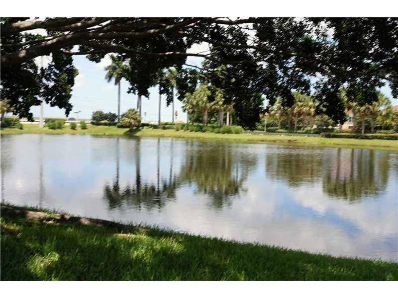 153 Lakeview Dr 106, Weston, FL 33326