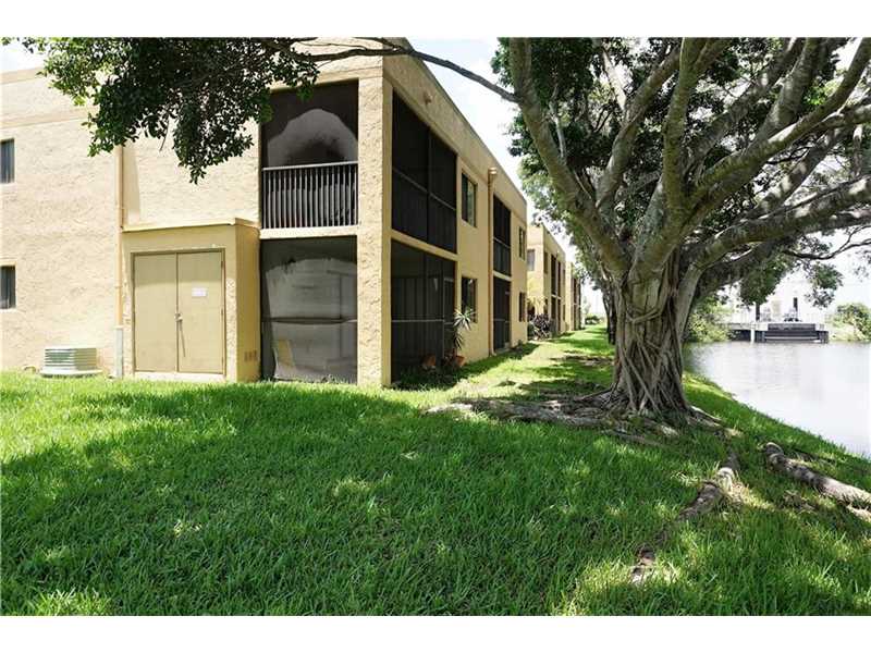 153 Lakeview Dr 106, Weston, FL 33326
