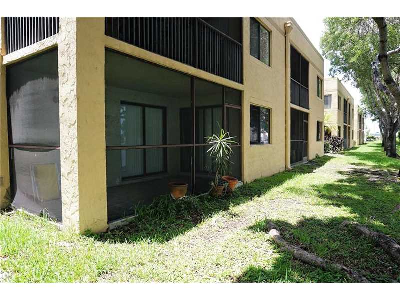 153 Lakeview Dr 106, Weston, FL 33326