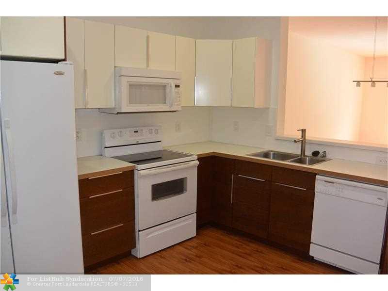 2094 MADEIRA DR 2094, Weston, FL 33327