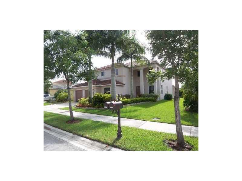 932Nandina Dr, Weston, FL 33327