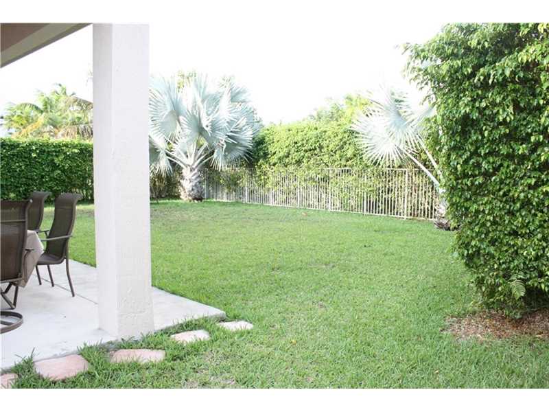 932Nandina Dr, Weston, FL 33327