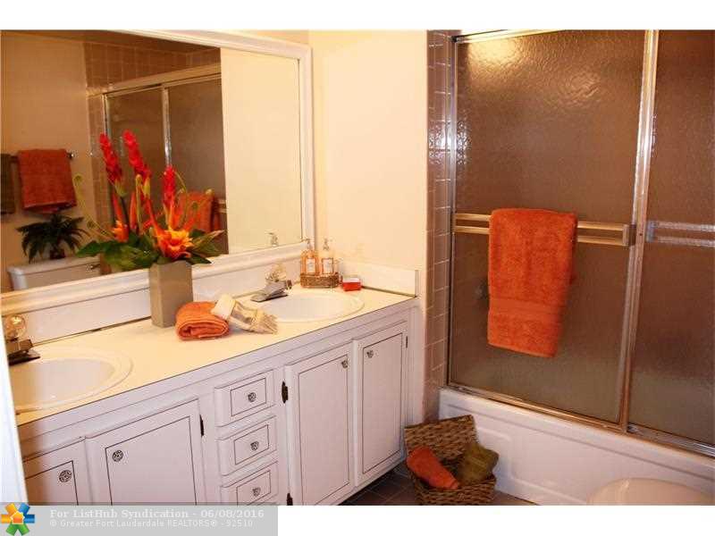 3001 W Rolling Hills Cir 710, Davie, FL 33328