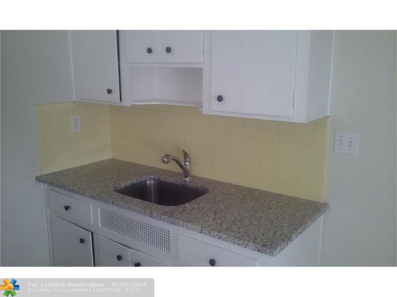 3230 NE 15th Ave 8, Oakland Park, FL 33334
