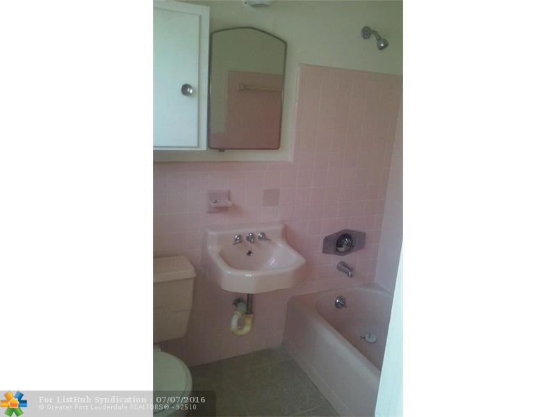 3230 NE 15th Ave 8, Oakland Park, FL 33334