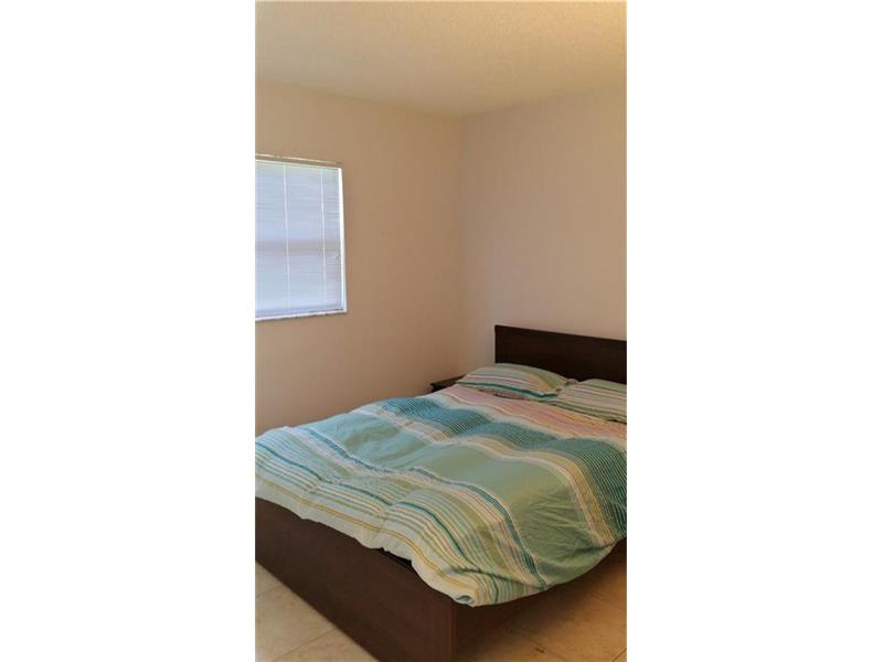 5186 Northeast 6th Ave, Oakland Park, FL 33334