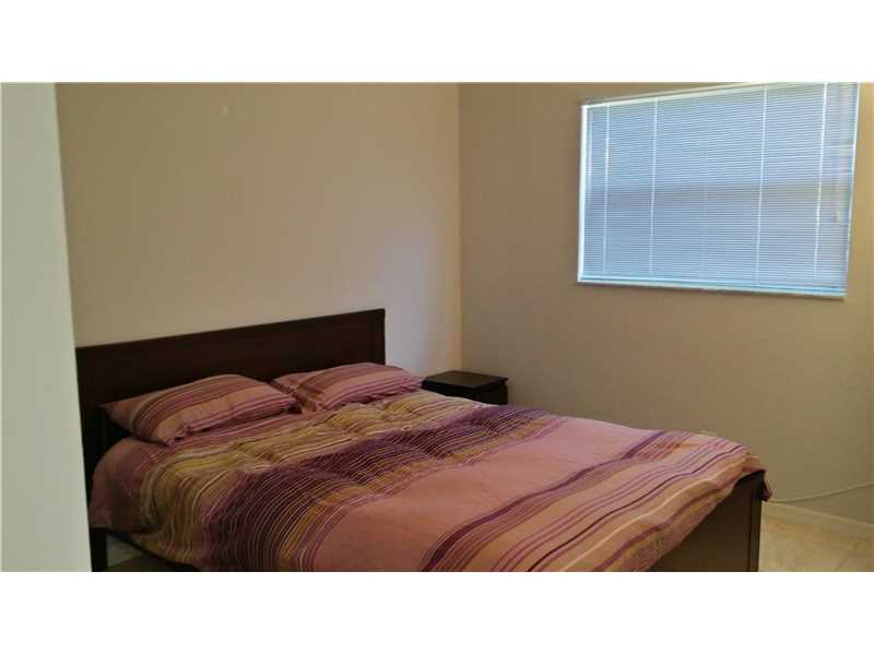 5186 Northeast 6th Ave, Oakland Park, FL 33334