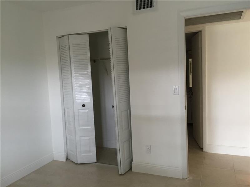 10029Winding Lake Rd, Sunrise, FL 33351