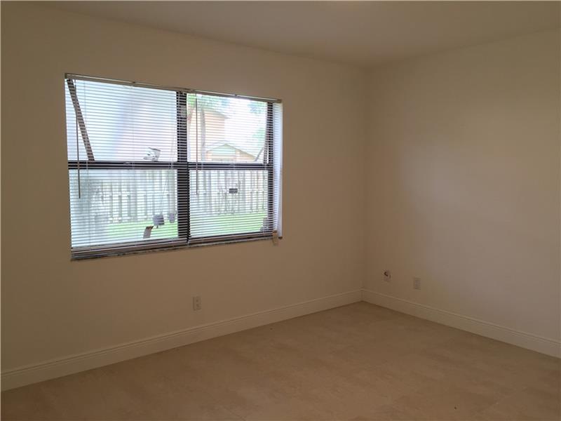 10029Winding Lake Rd, Sunrise, FL 33351