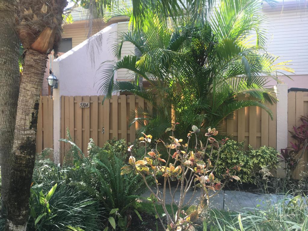 616 Executive Center Drive, West Palm Beach, FL 33401