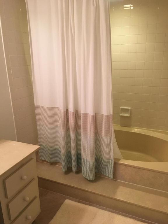 616 Executive Center Drive, West Palm Beach, FL 33401