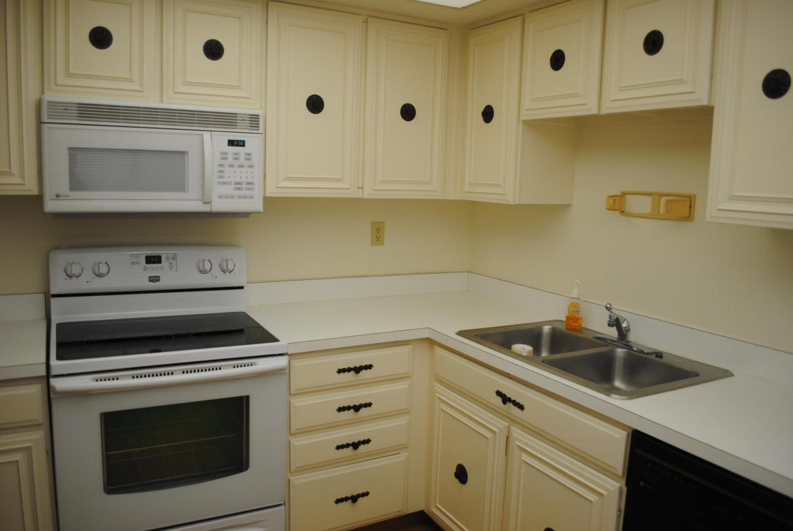2550 Presidential Way, West Palm Beach, FL 33401
