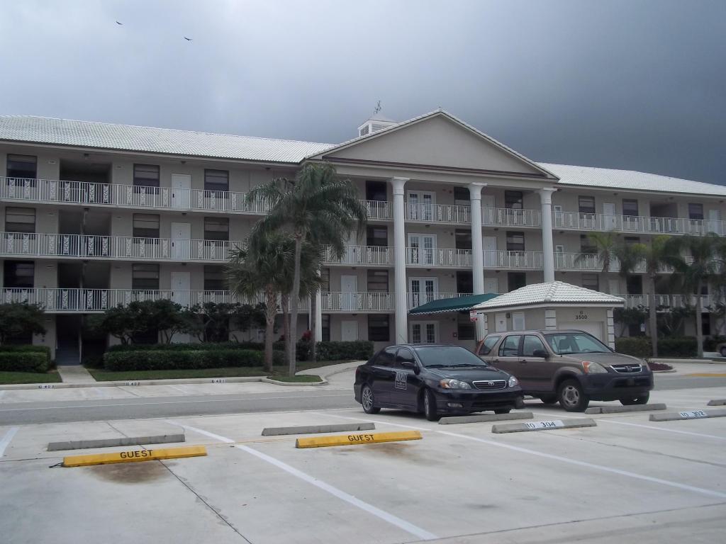 3826 Whitehall Drive 402, West Palm Beach, FL 33401