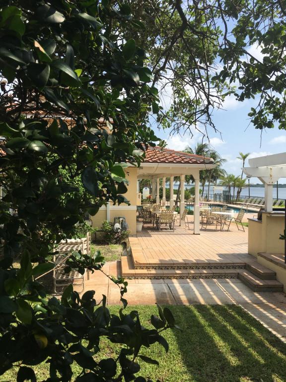 1050 Lake Shore Drive, Lake Park, FL 33403