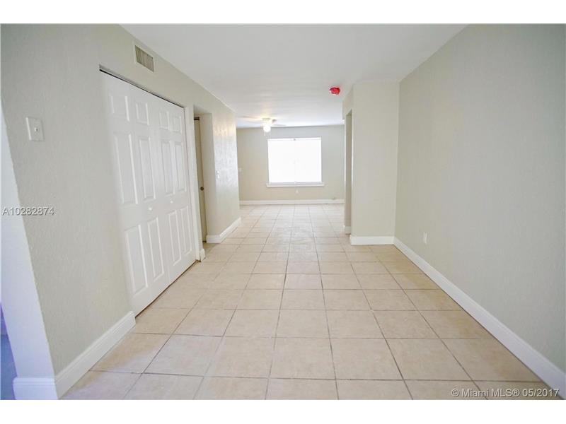 1653 West 27th St, Riviera Beach, FL 33404