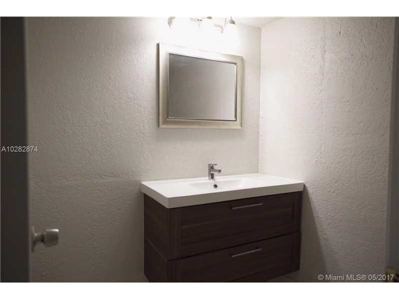 1653 West 27th St, Riviera Beach, FL 33404