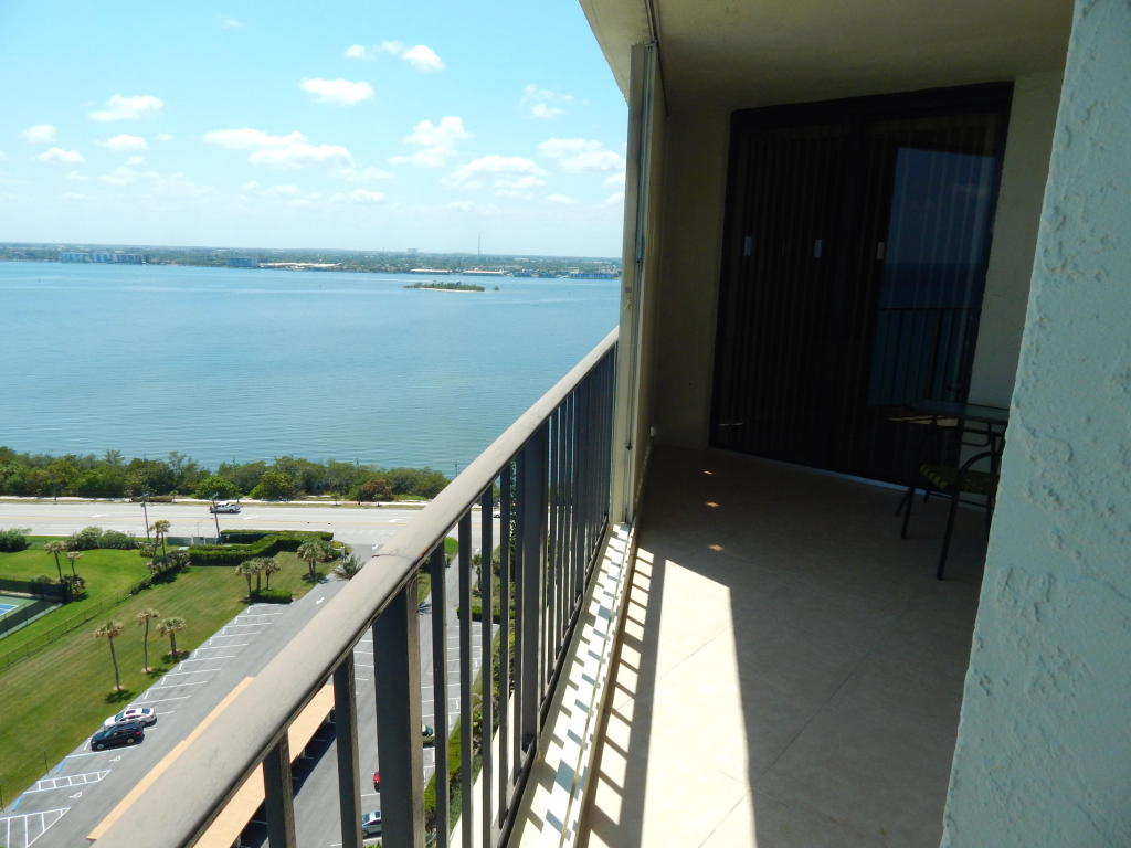 5420 N Ocean Drive, Singer Island, FL 33404