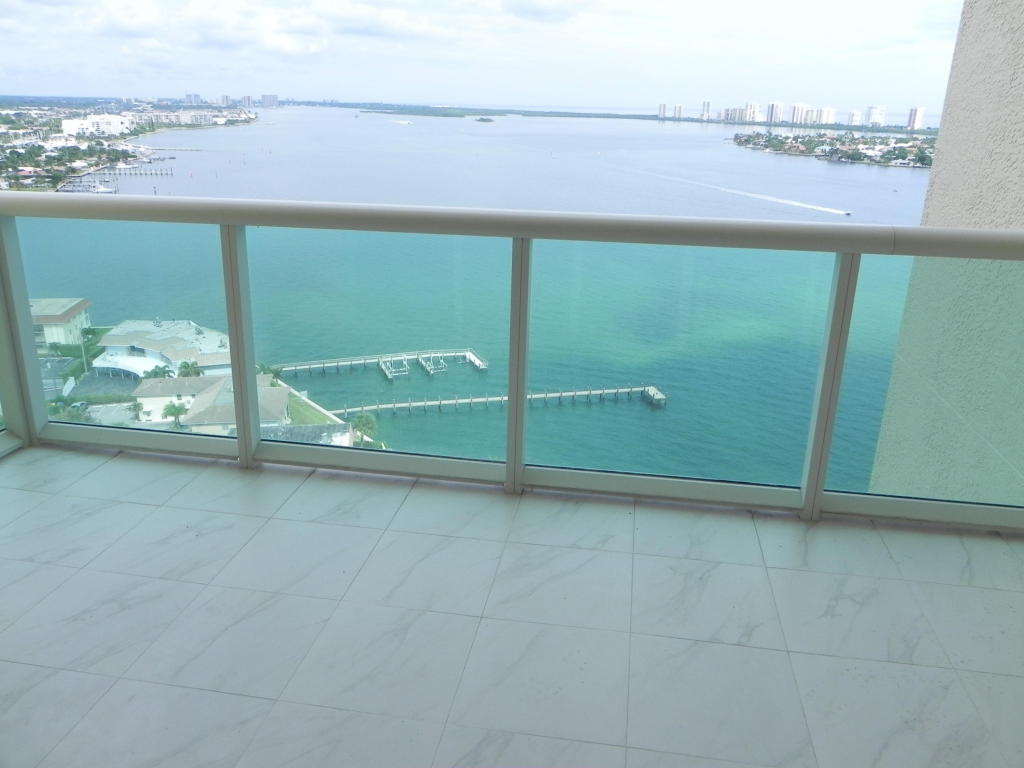 2650 Lake Shore Drive, Riviera Beach, FL 33404