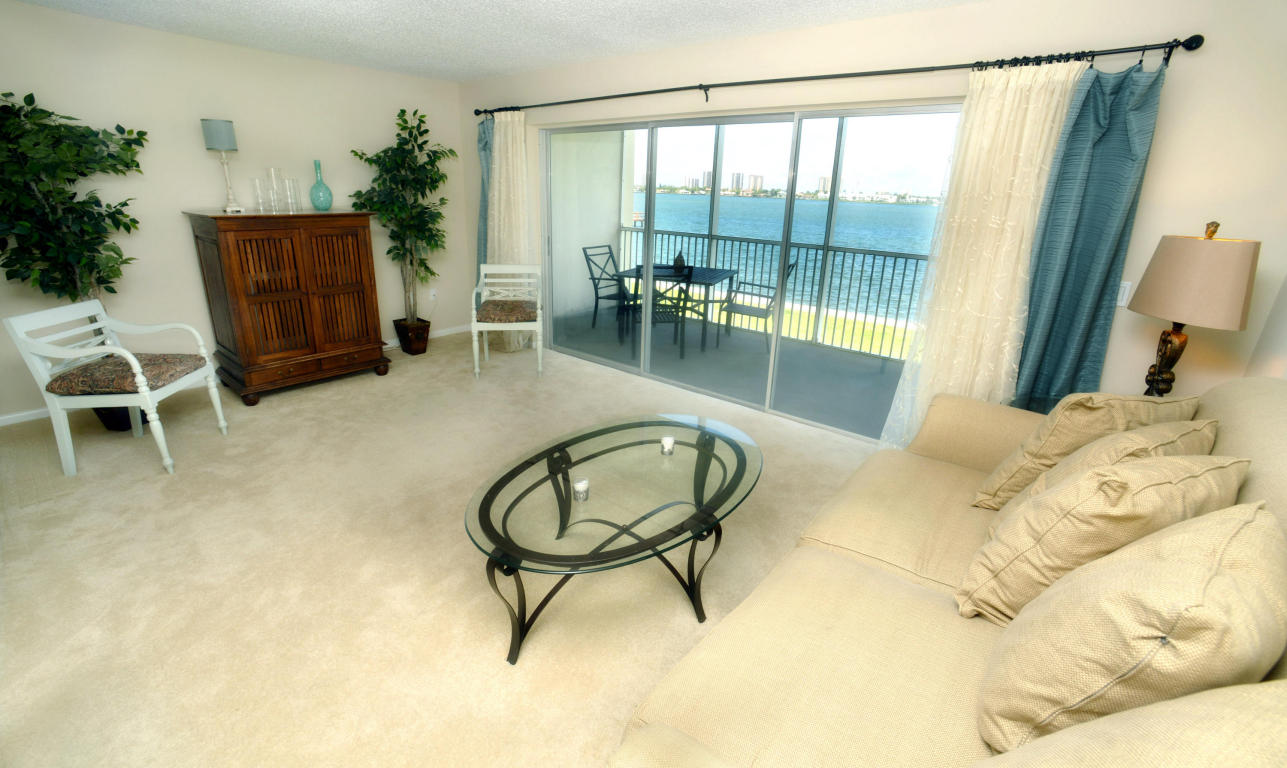 2936 Lake Shore Drive, Riviera Beach, FL 33404