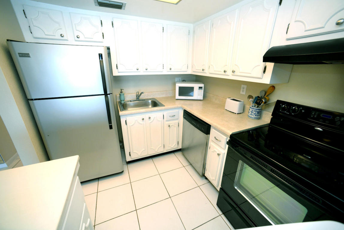 2936 Lake Shore Drive, Riviera Beach, FL 33404