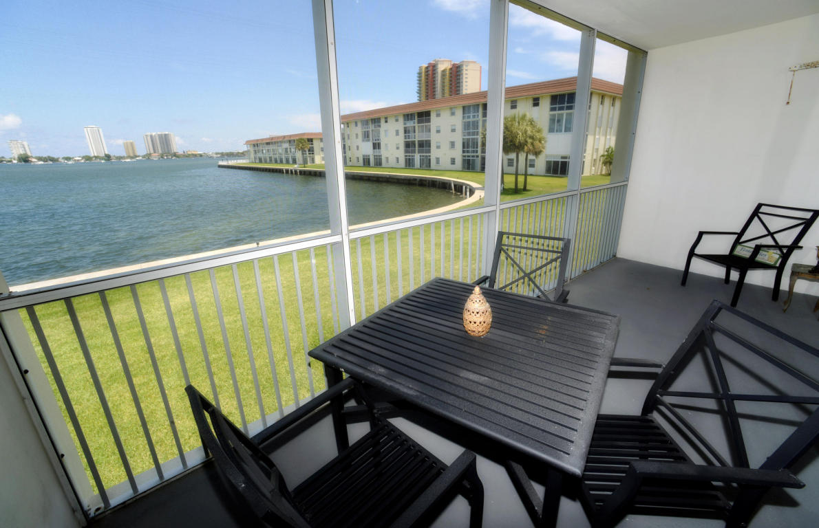 2936 Lake Shore Drive, Riviera Beach, FL 33404