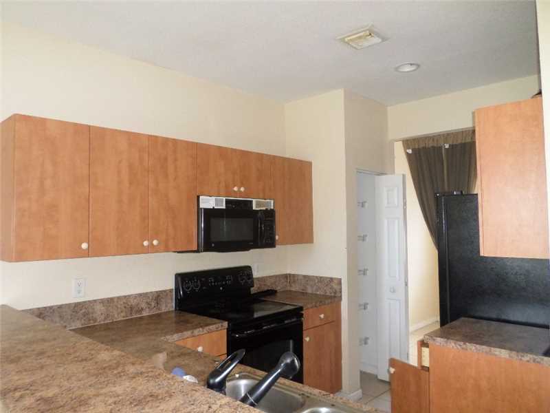 2021Nassau Dr, Riviera Beach, FL 33404