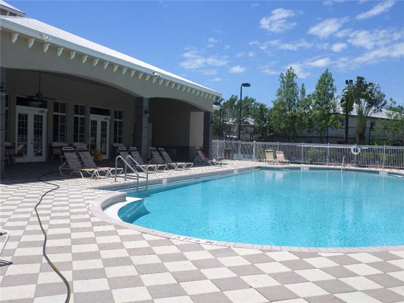 2021Nassau Dr, Riviera Beach, FL 33404