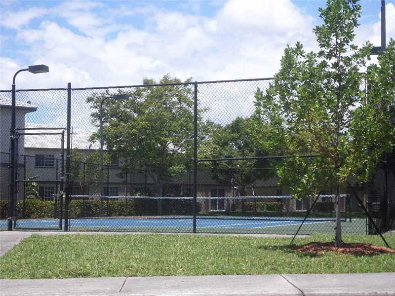 2021Nassau Dr, Riviera Beach, FL 33404