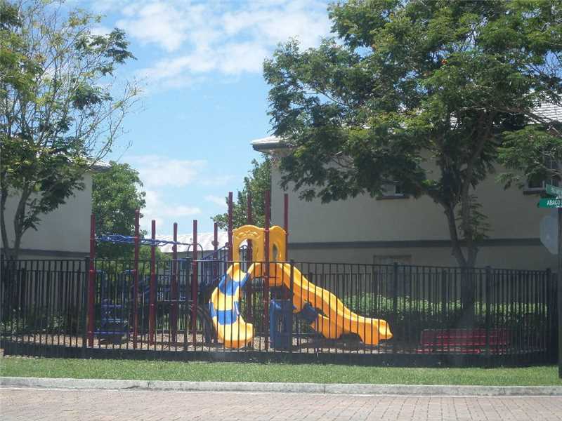 2021Nassau Dr, Riviera Beach, FL 33404