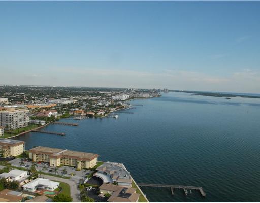 2650 Lake Shore Drive, Riviera Beach, FL 33404