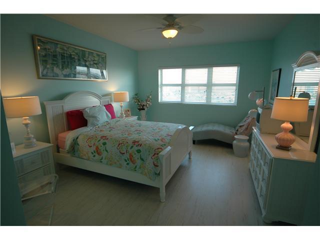 2640 Lake Shore Drive, Riviera Beach, FL 33404