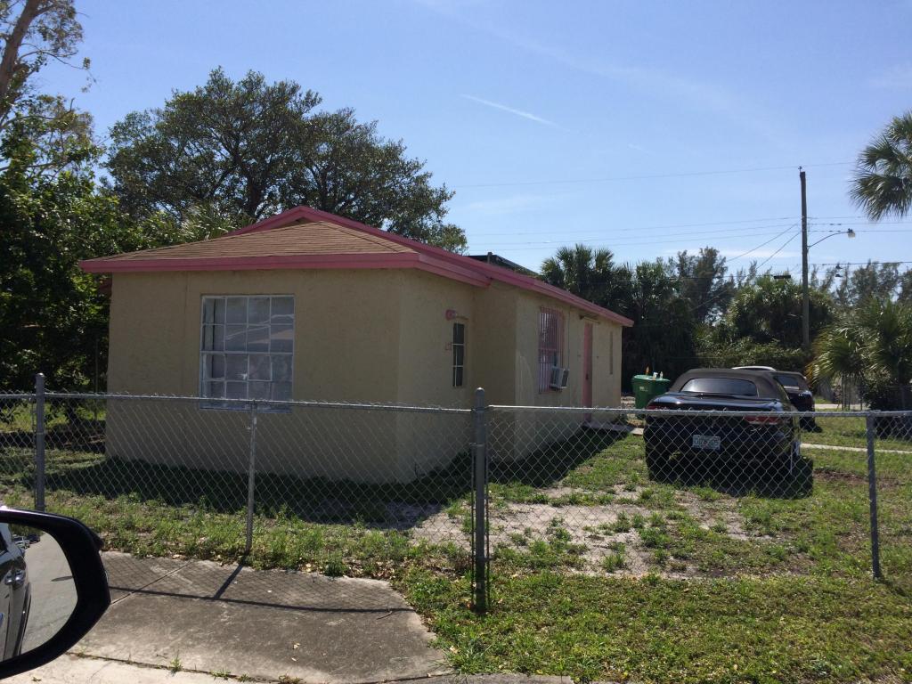 1197 W 32nd Street, Riviera Beach, FL 33404