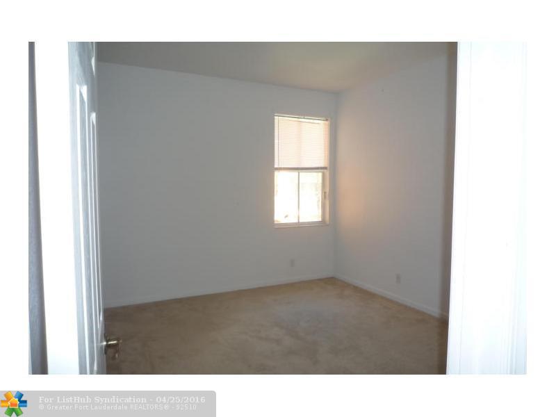 3553 Forest Hill Blvd 46, Palm Springs, FL 33406