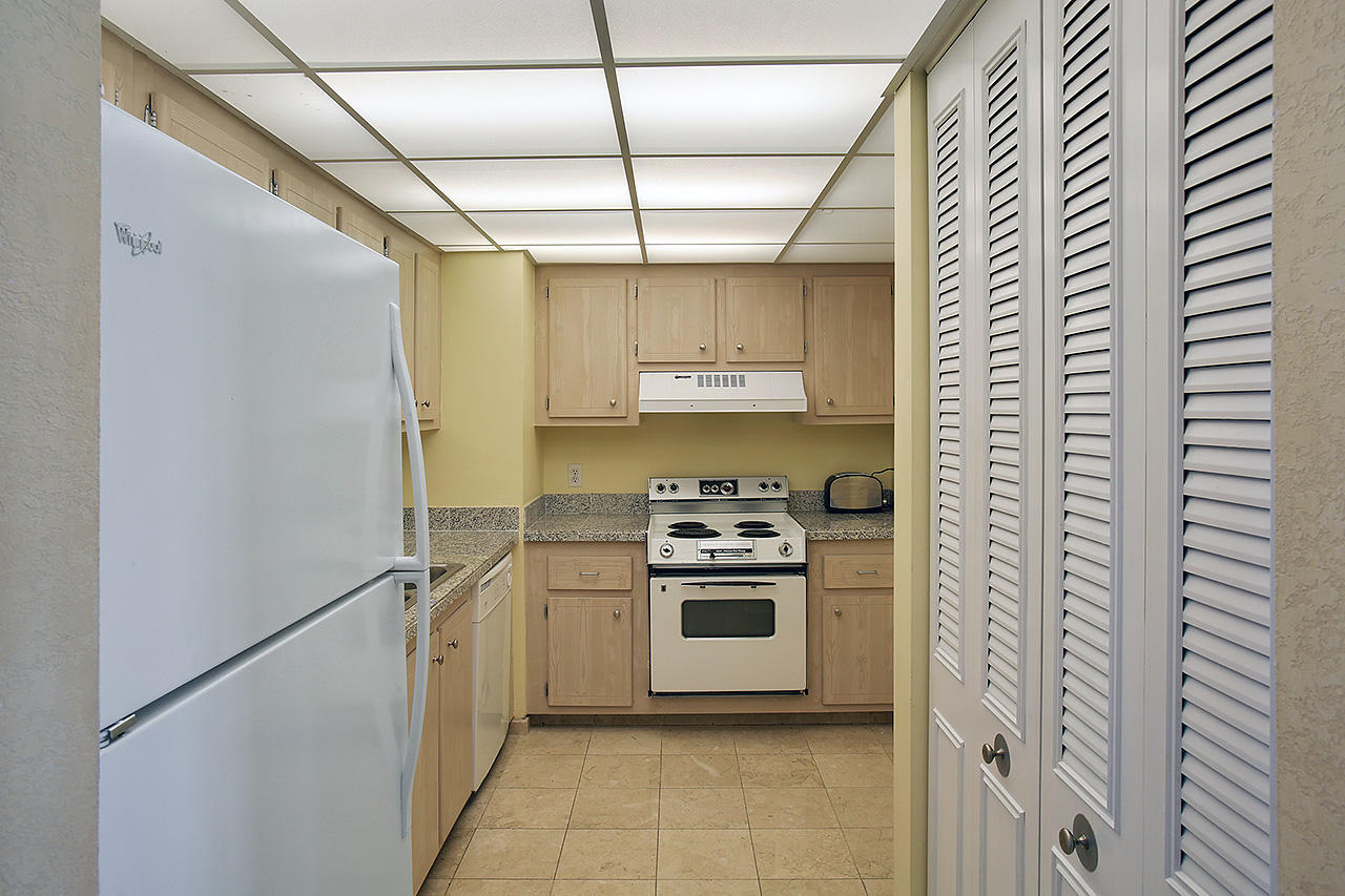5600 N Flagler Drive 1806, West Palm Beach, FL 33407