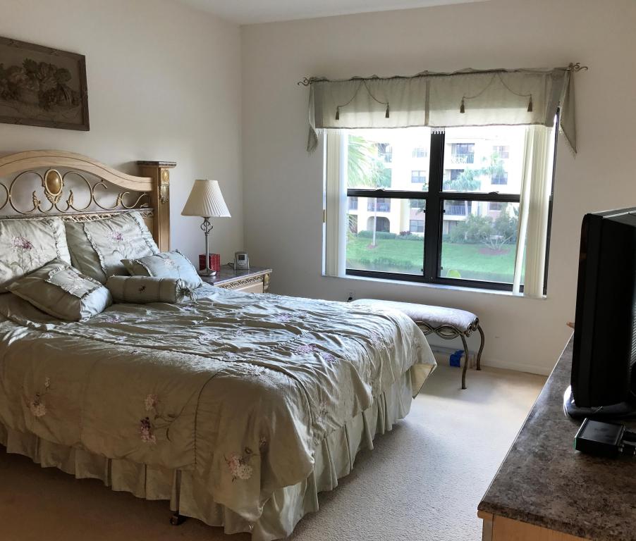 800 Uno Lago Drive, Juno Beach, FL 33408