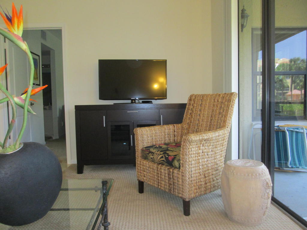 400 Uno Lago Drive, North Palm Beach, FL 33408