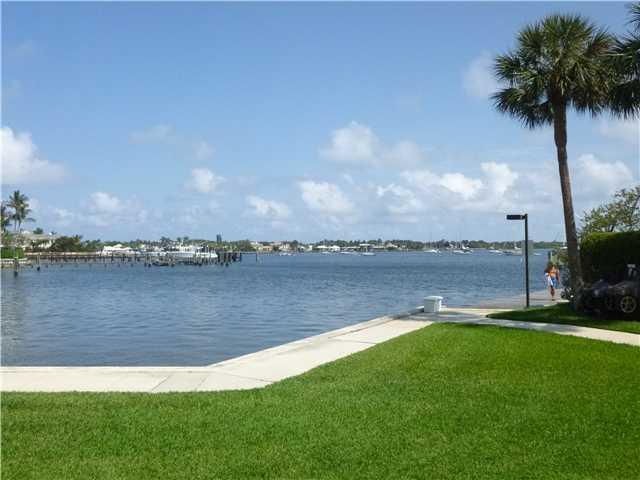 11390 Twelve Oaks Way, North Palm Beach, FL 33408